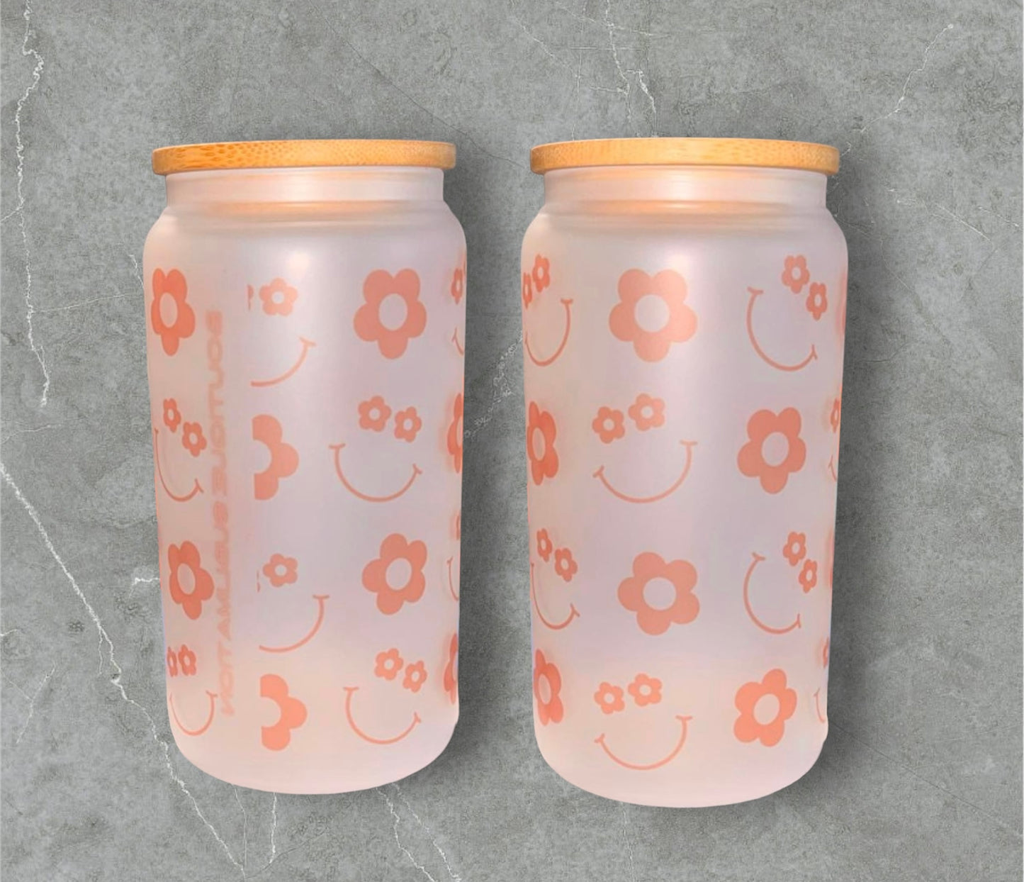 Gobelet en verre avec paille en verre